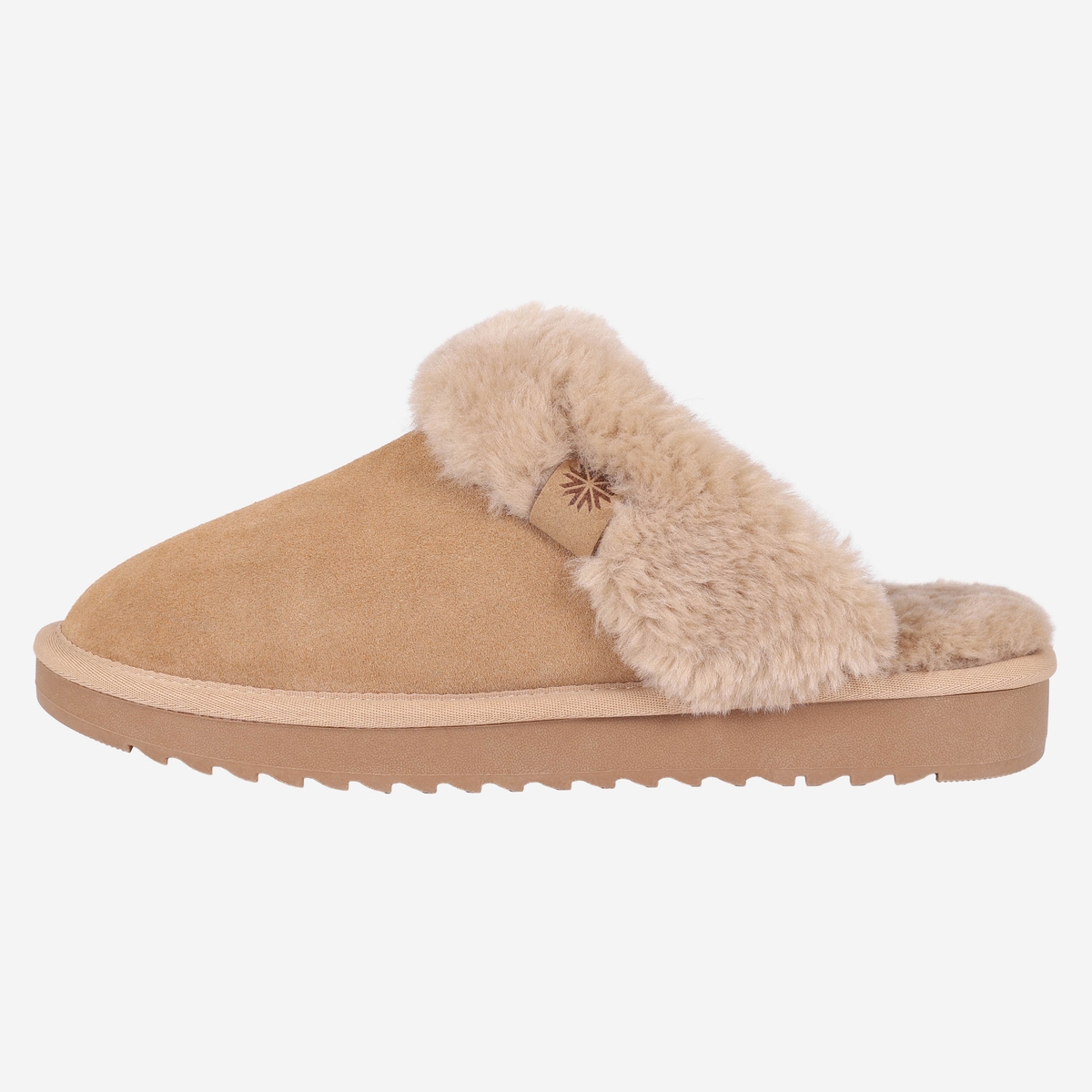 natthagi-suede-slippers-iceland_505.jpeg